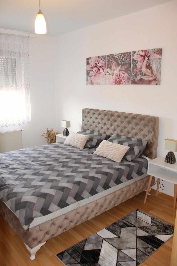 Miss Apartman Jagodina Esterno foto