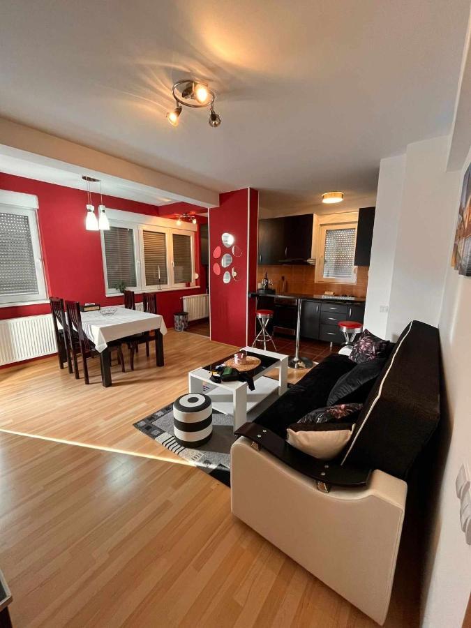 Miss Apartman Jagodina Esterno foto